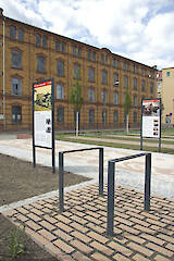 Säule 50-50 mit U-Profilen in RAL 7016 pulverbeschichtet