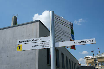 Fahnenwegweiser durchgehendes Segment