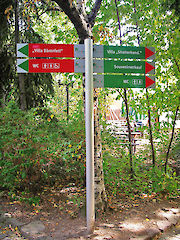 Fahnenwegweiser System S-Segment mit 3 Ebenen und Textpaneelen 200 - 800 mm lang Profiloberflächen:eloxiert silber