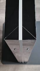 Haubenpylon mit Trennleiste zur Verbindung der Hauben