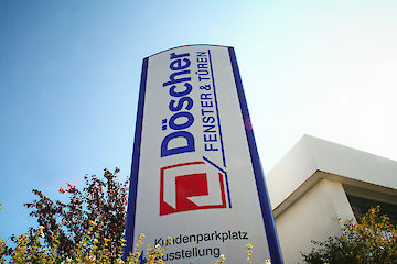 Pylon L 3000 mit LED Innenbeleuchtung Profiloberfläche: pulverbeschichtet nach RAL 5002