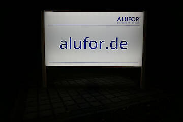 Pylon B plan beleuchtet